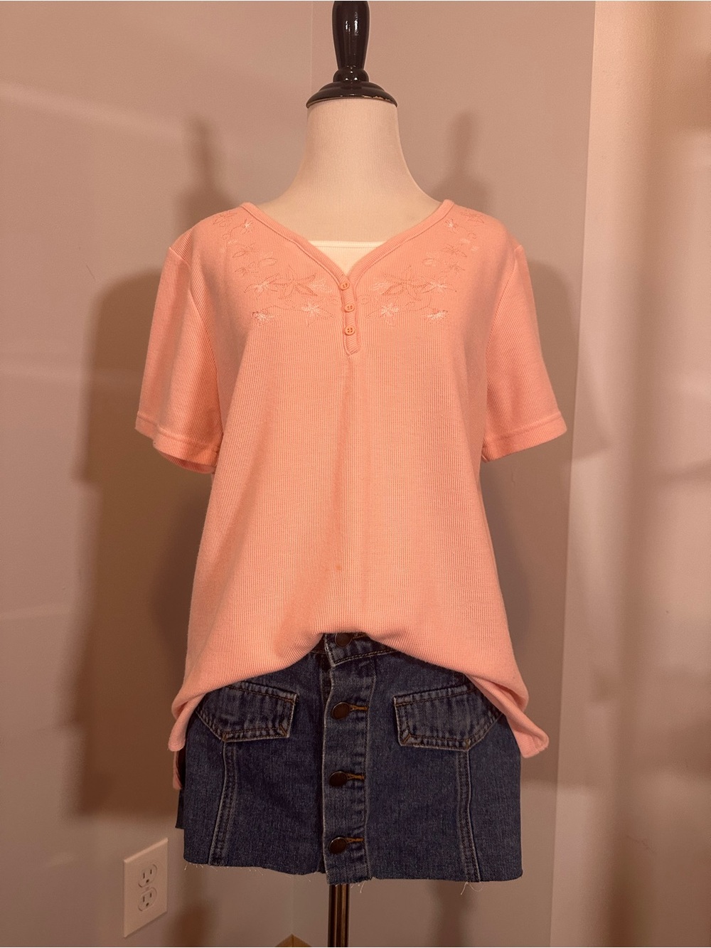 Speculation Pink Floral Embroidered Short Sleeve Top – Women’s Medium